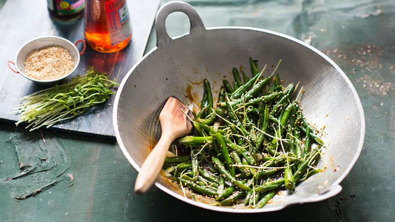 Wok-tossed snakebeans