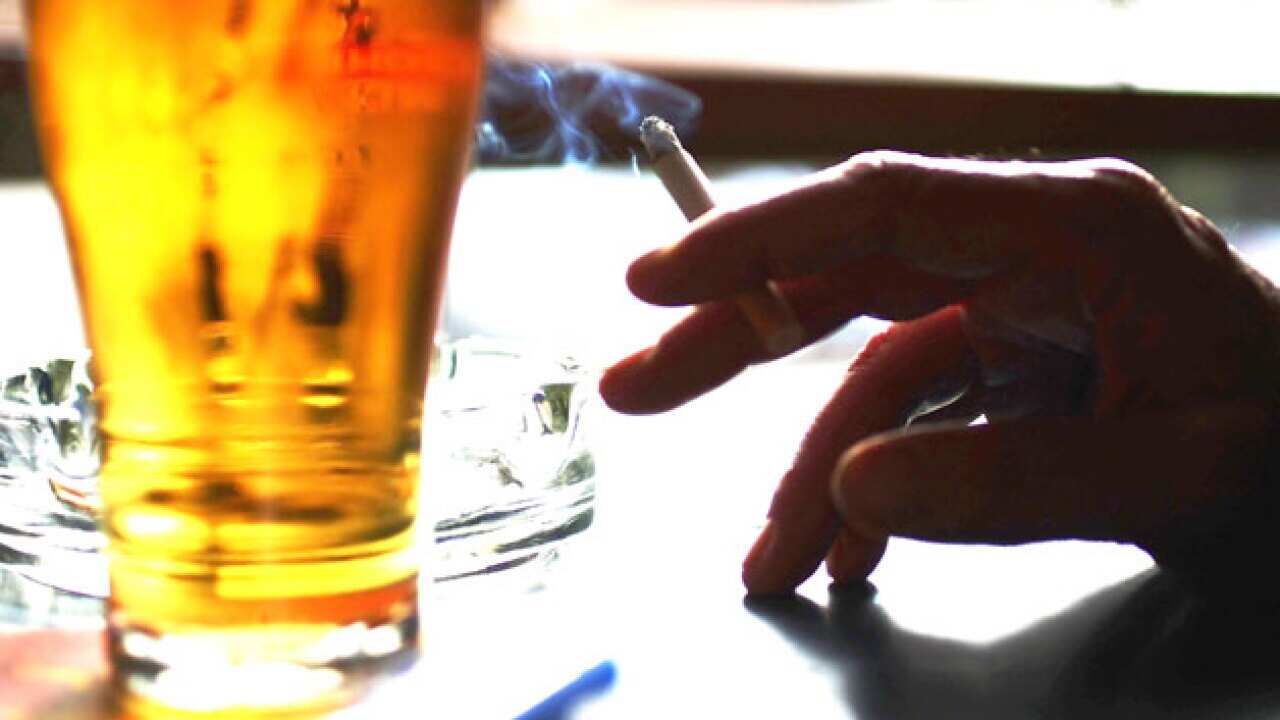 SMOKING PUB
