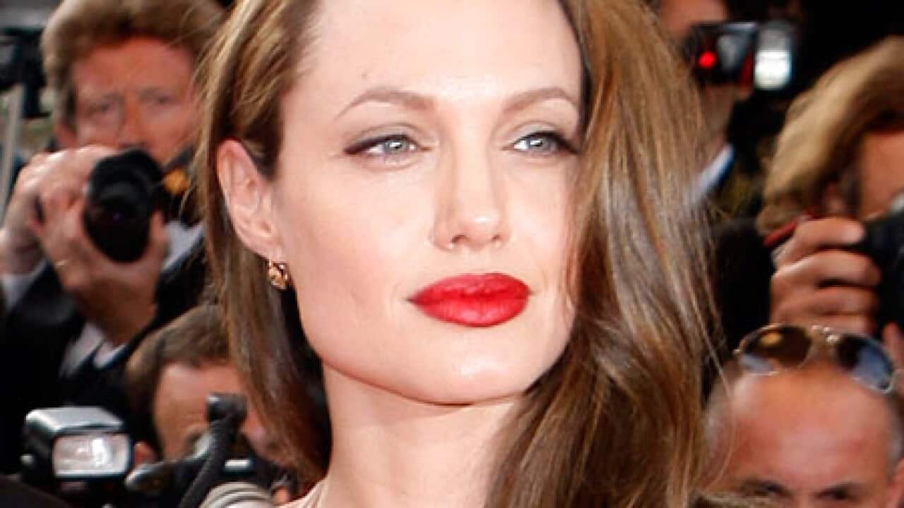 angelina_jolie_0406_B_ap_1815186445