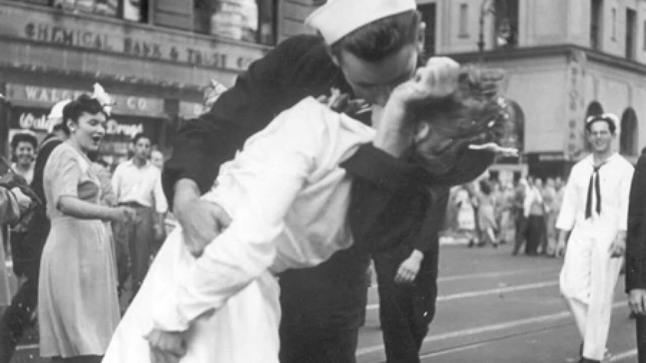 times_square_kiss_100815_L_aap_616527888
