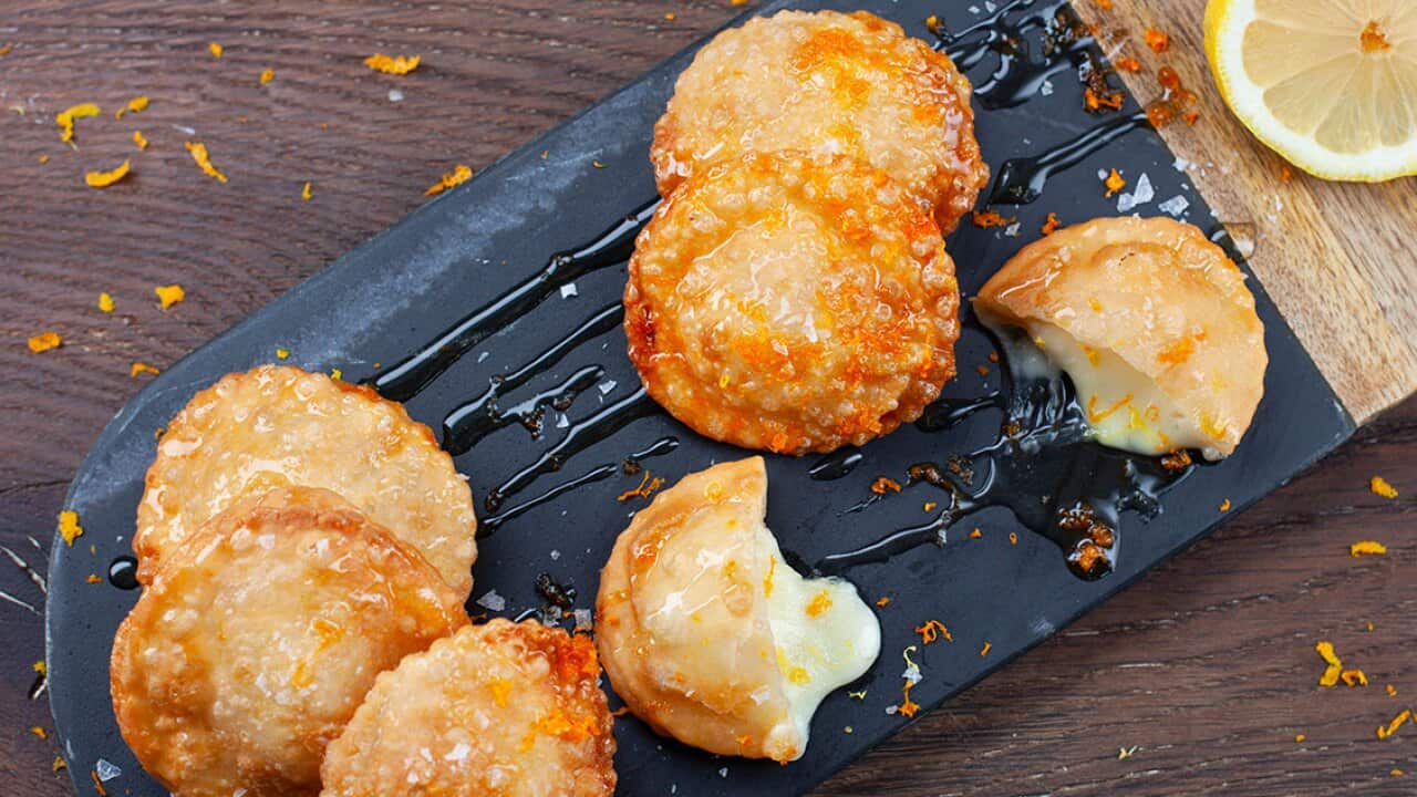 Honey and cheese fritters (seadas)
