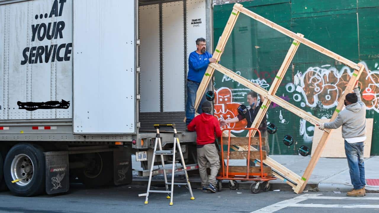 Abantu bariko baraterura indoregwamo bayishira mu ngendeshwa.