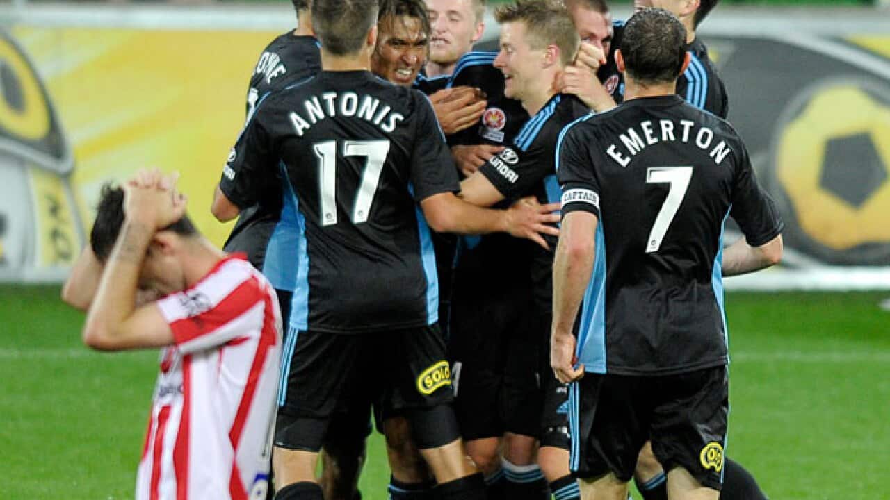 aleague_sydneyfc_111030_B_aap_473047753