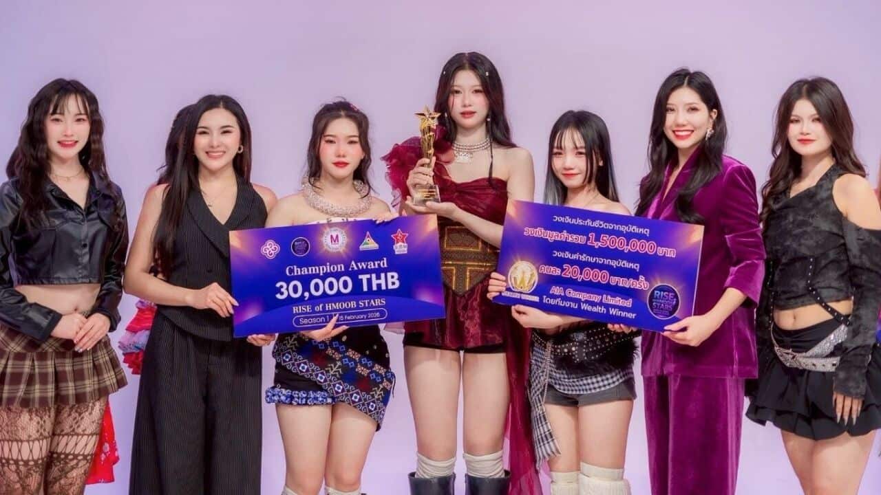 Award presentation (Rise of Hmong Stars).jpg