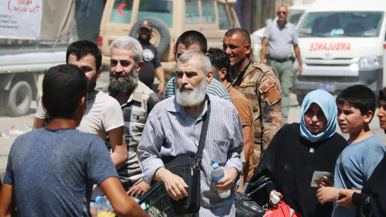 People flee from fighting in Mosul, Iraq, on June 23, 2017, with government forces gradually retaking control of the city from Islamic State militants. (Kyodo)==Kyodo