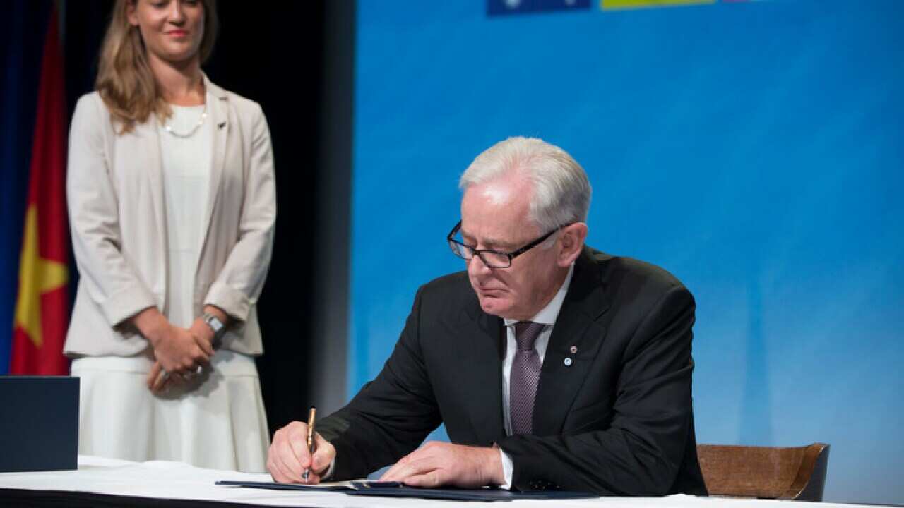 Trade Minister Andrew Robb signs the TPP in New Zealand
