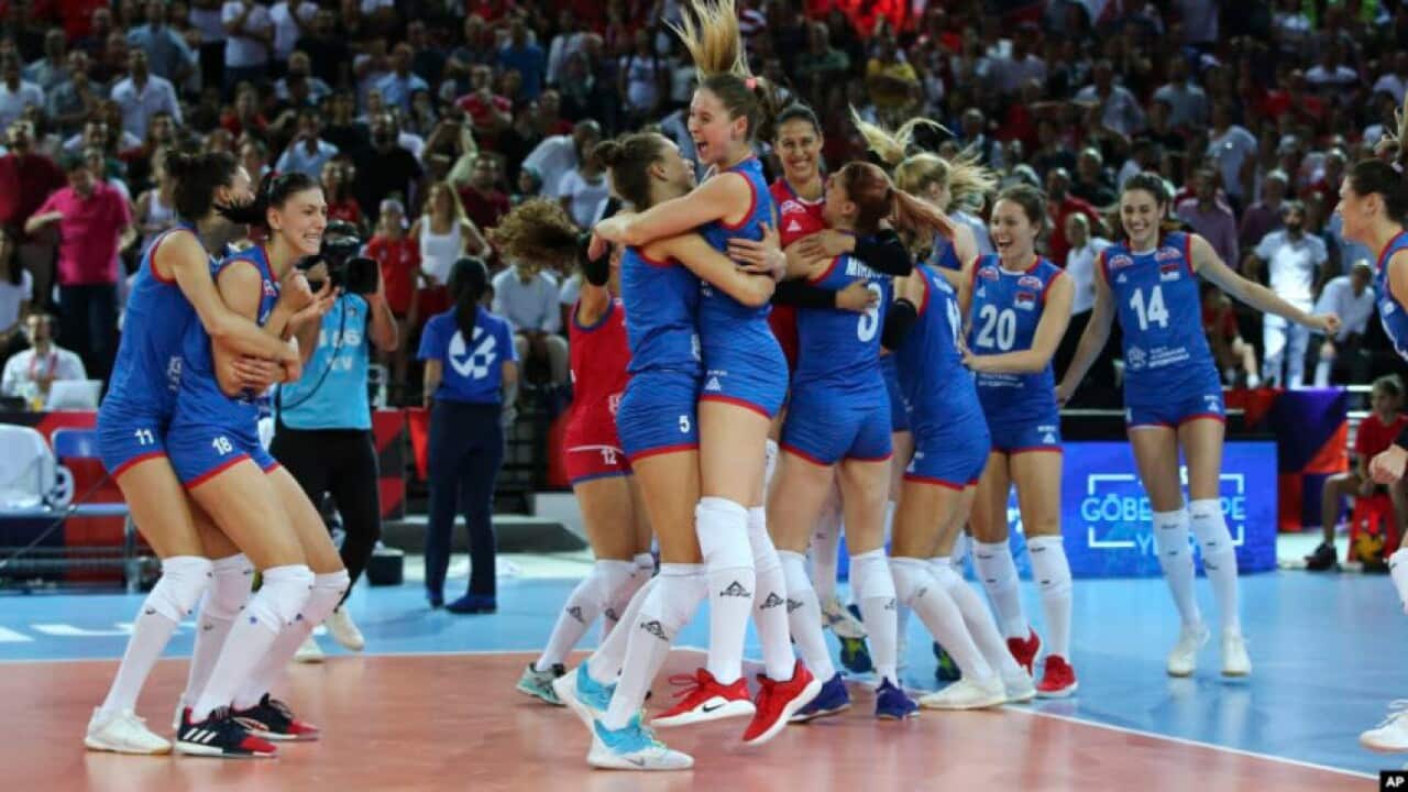 Odbojkašice Srbije slave pobedu protiv domaće selekcije u finalu Evropskog prvenstva u Turskoj (Foto: AP/Ali Unal)
