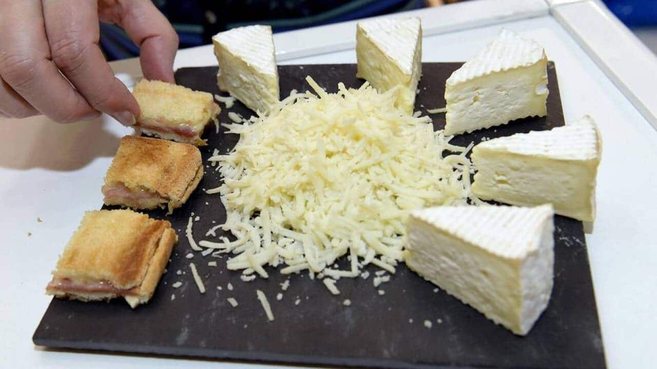 Du camembert râpé, ça ressemble à ça.