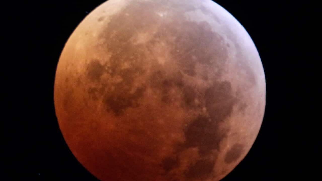 Moon_190311_B_AAP_1143641998