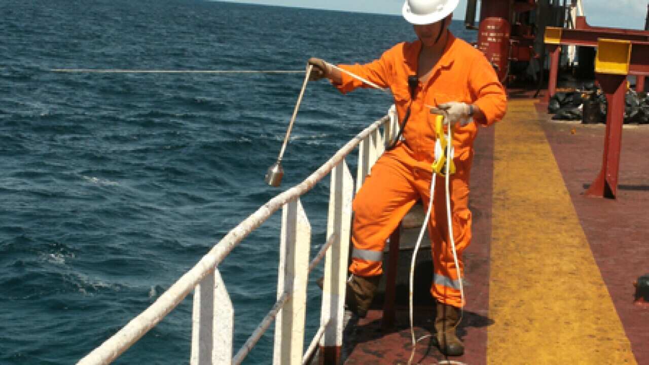 sheng_neng_ship_100413_B_aap_653059581