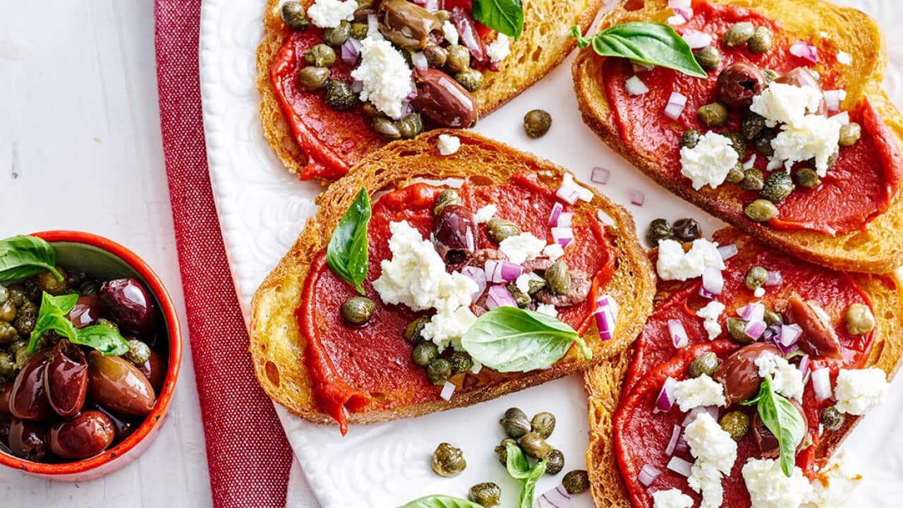 Bread with oil (hobż biż-żejt)