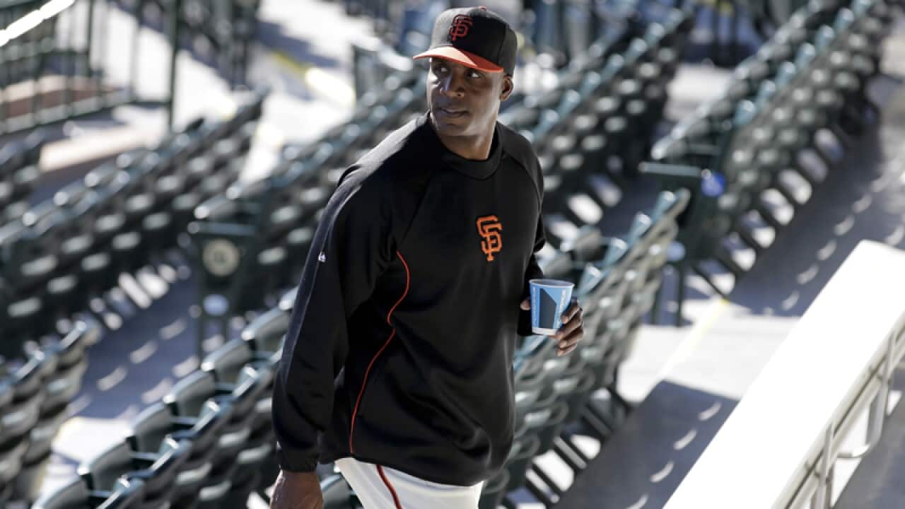 Barry Bonds arrives for a news conference in Scottsdale