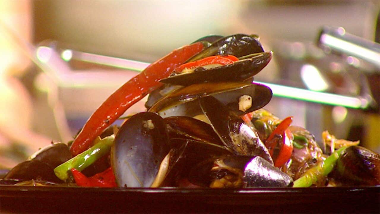 Stir-fried Mussels with bean-thread vermicelli and black beans