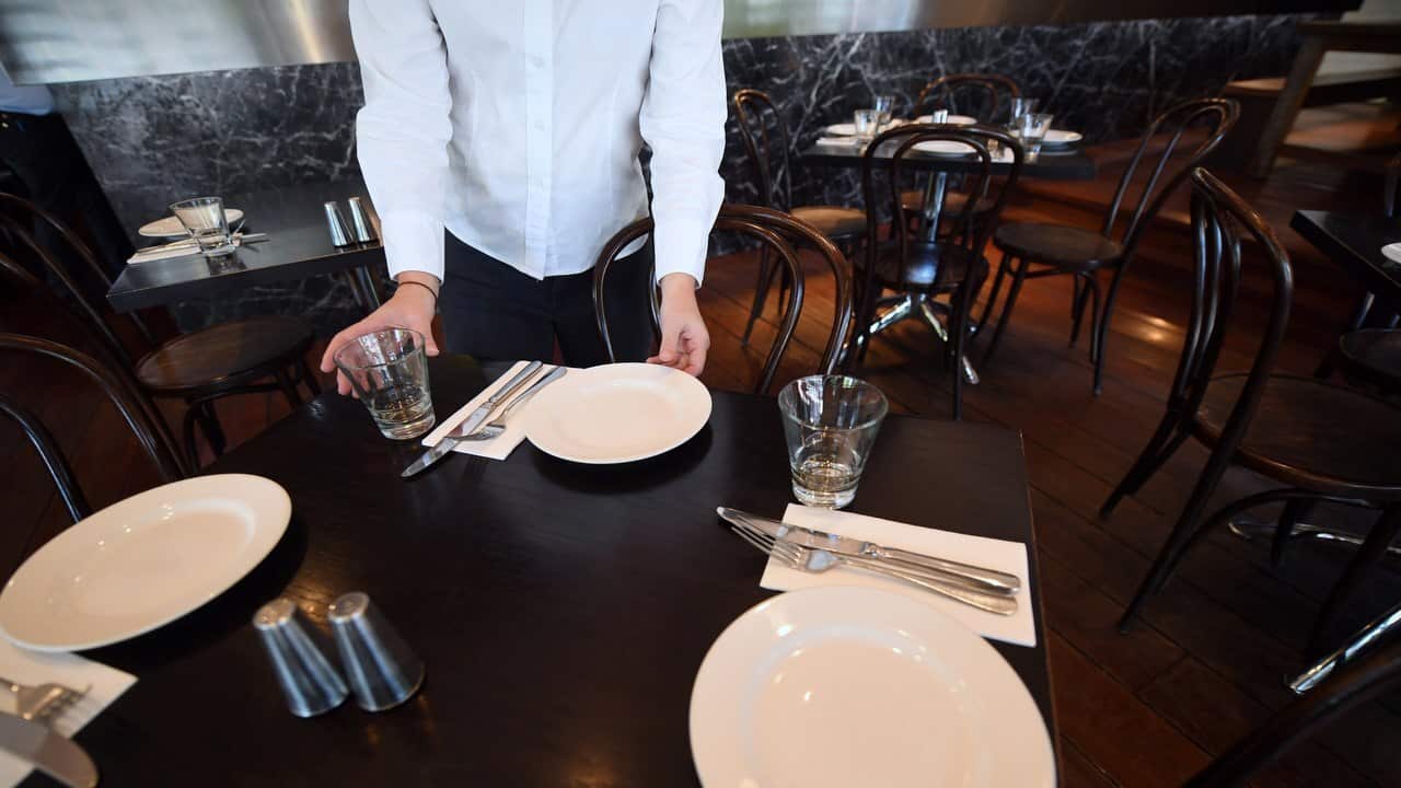 Bill Shorten is warning low paid workers stand to lose hundreds of dollars over Easter as he piles pressure on Scott Morrison over penalty rate cuts.