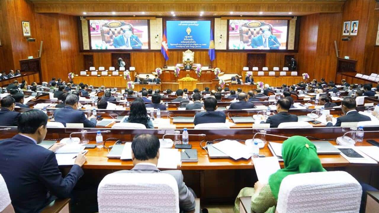 The National Assembly, comprised of 125 parliamentarians from the same Cambodian People's Party, held a voting meeting to give credence to members of the National Assembly and new members of the new government in the sixth legislature of the sixteenth of