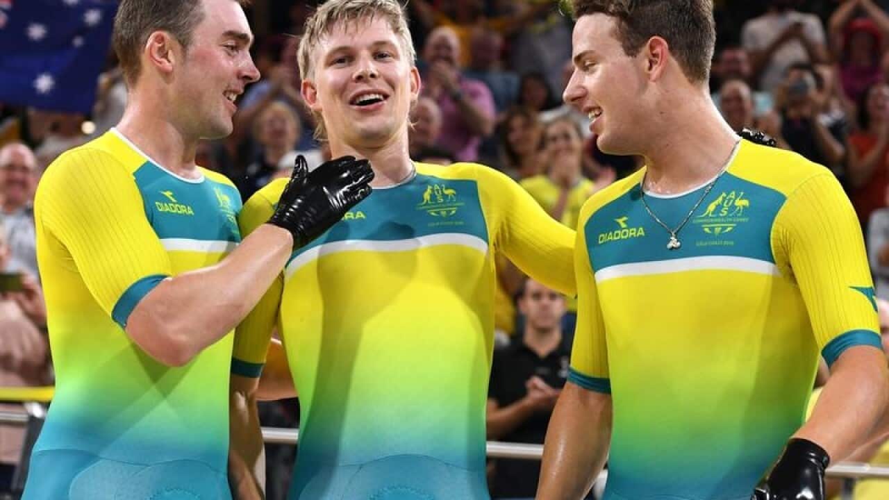 Australian cyclist Alex Porter (2-L)