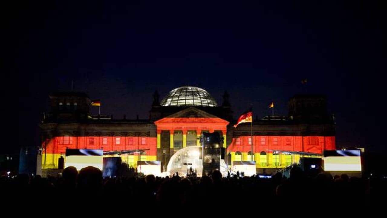 20 Jahre Deutsche Einheit DEU Deutschland Germany Berlin 03 10 2010 Lichtinstallation an der Fa