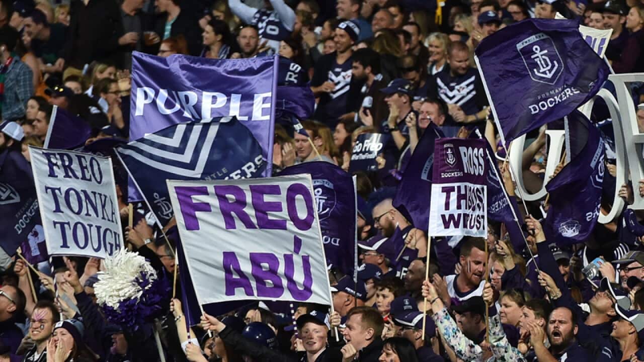 Freo AFL fan life ban after crowd violence | SBS News
