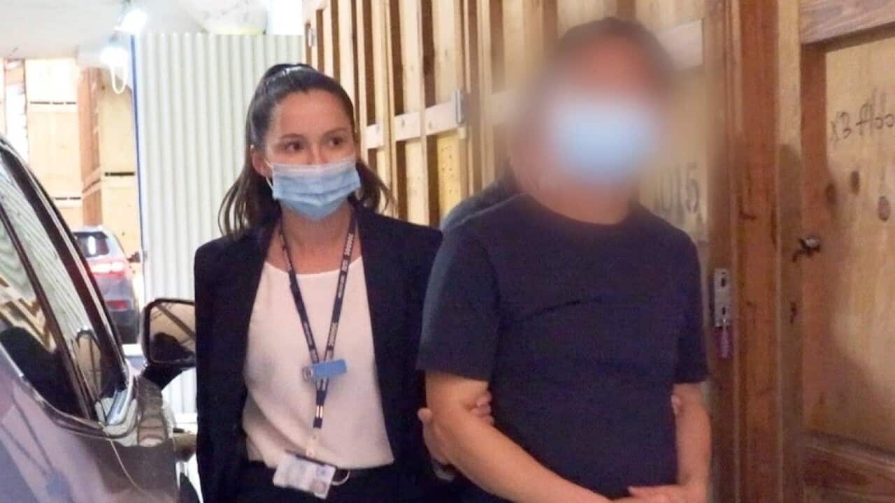 پولیس چهار مرد را در رابطه به سرقت ۴۱ هزار کیت آزمایش خانگی بازداشت کرده است.