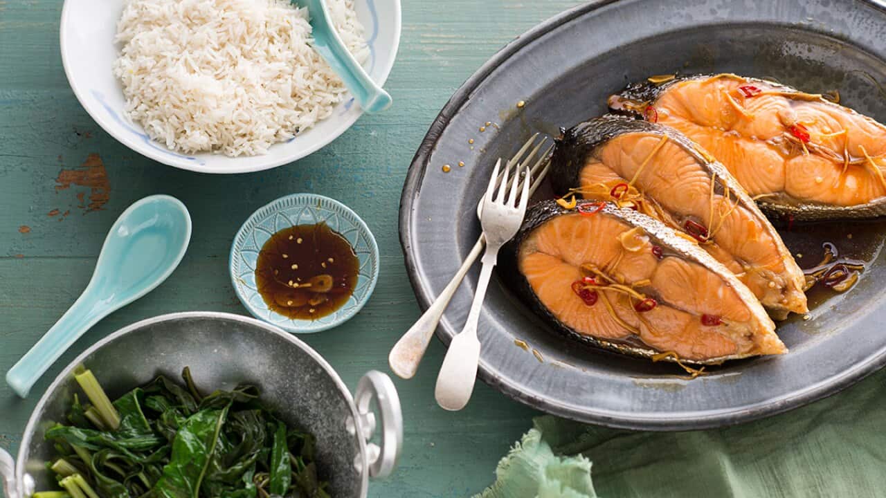 Caramel-galangal salmon (ca kho to)