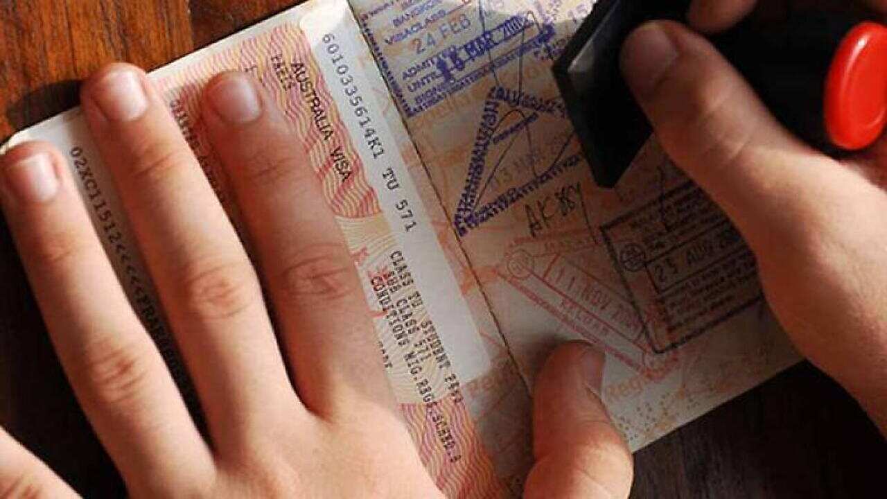 Mhuri kwenye viza ndani ya pasi