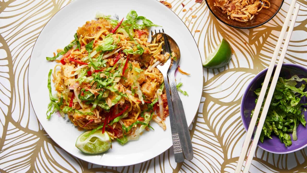 Mee goreng mamak (Mamak-style fried noodles)