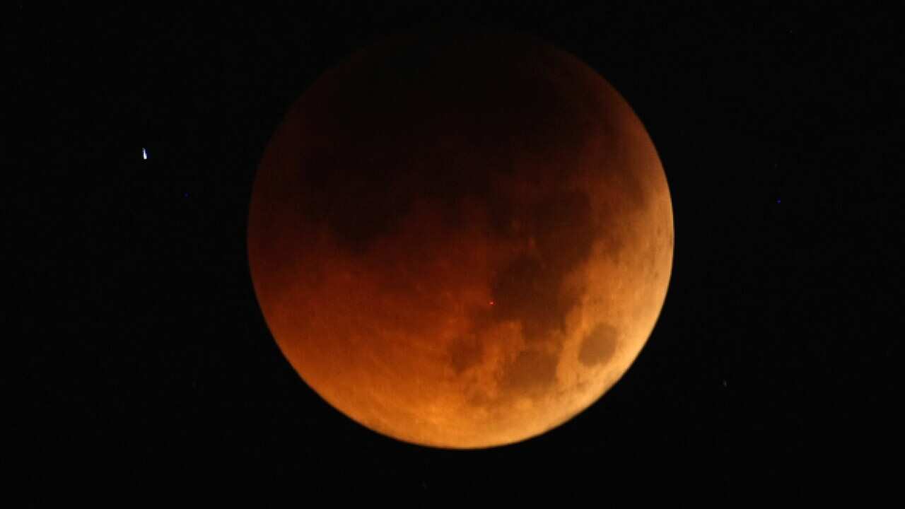 Red_moon_philippines_110616_B_aap_320072693