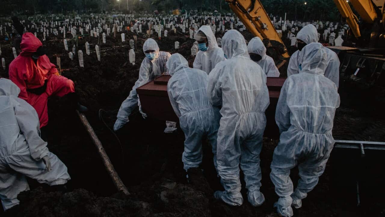 Funeral workers in Surabaya are working around the clock
