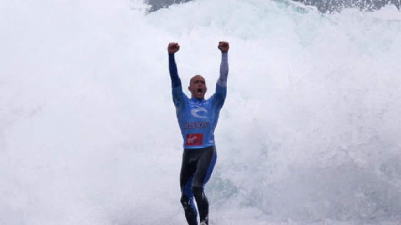 Slater_Kelly_surfing_100409_L_aap_655081911