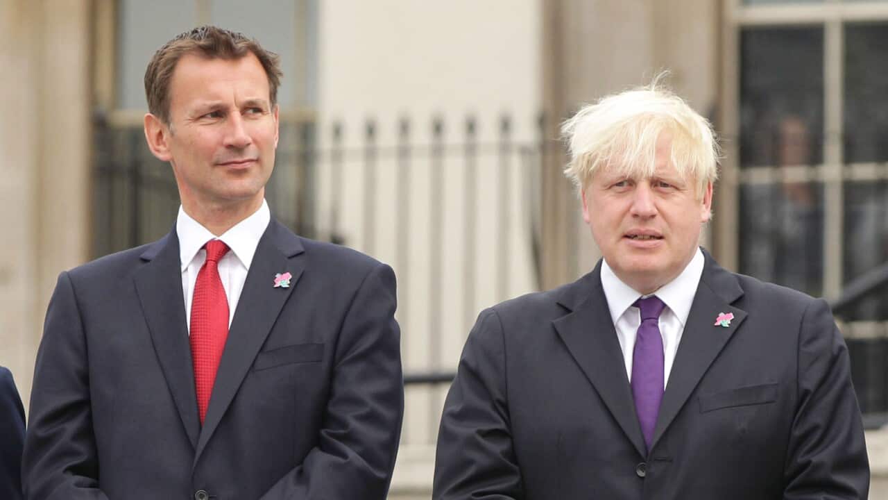 Jeremy Hunt (L) and Boris Johnson