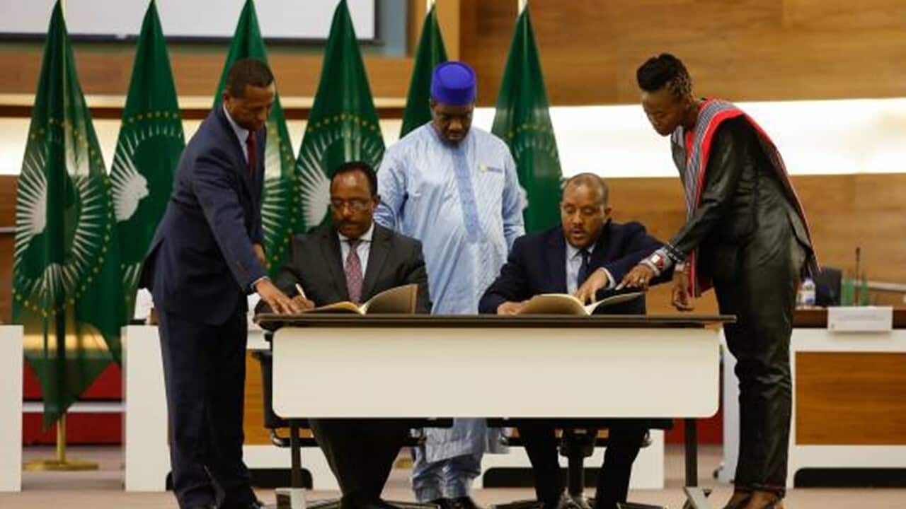 Redwan Hussein (2nd L), Representative of the Ethiopian government, and Getachew Reda (2nd R), Representative of the Tigray People's Liberation Front (TPLF).jpg