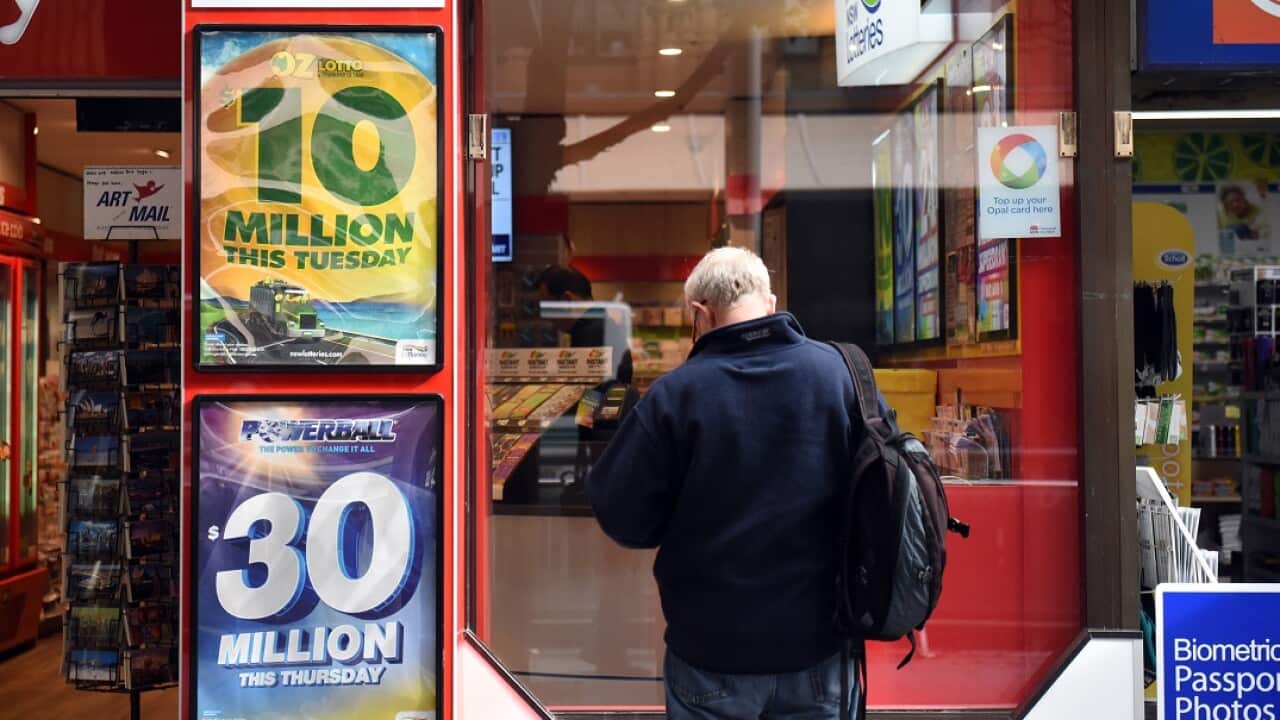 A US lottery winner is taking her battle to remain anonymous to court.