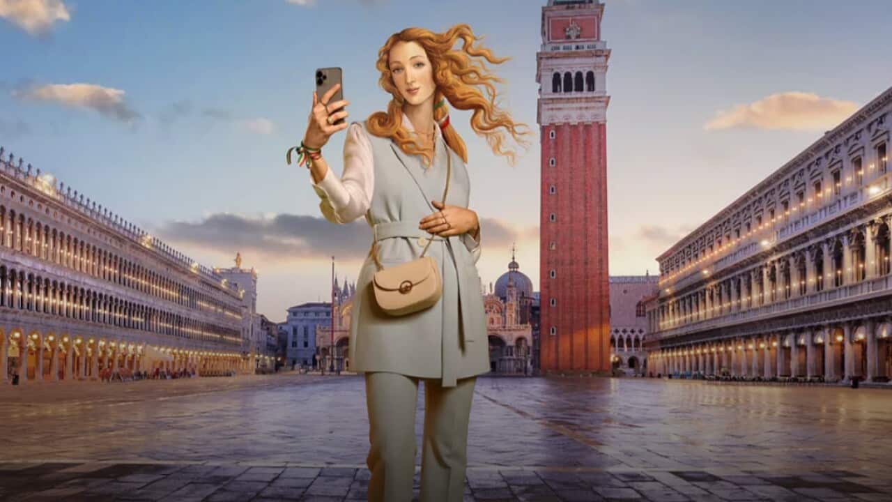 Un'immagine della nuova campagna promozionale italiana, Open to Meraviglia.