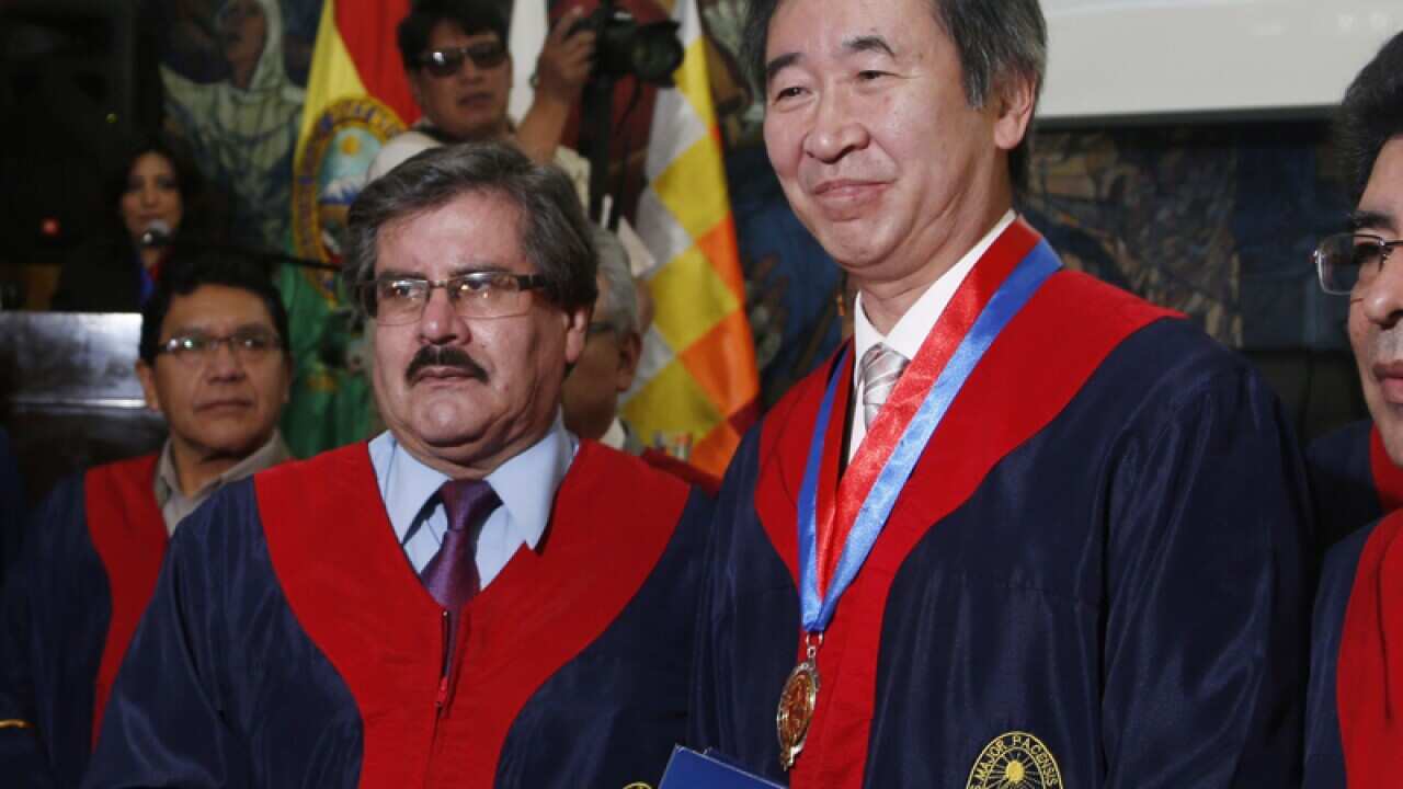 Takaaki Kajita, right, shakes hands with Waldo Abarracin