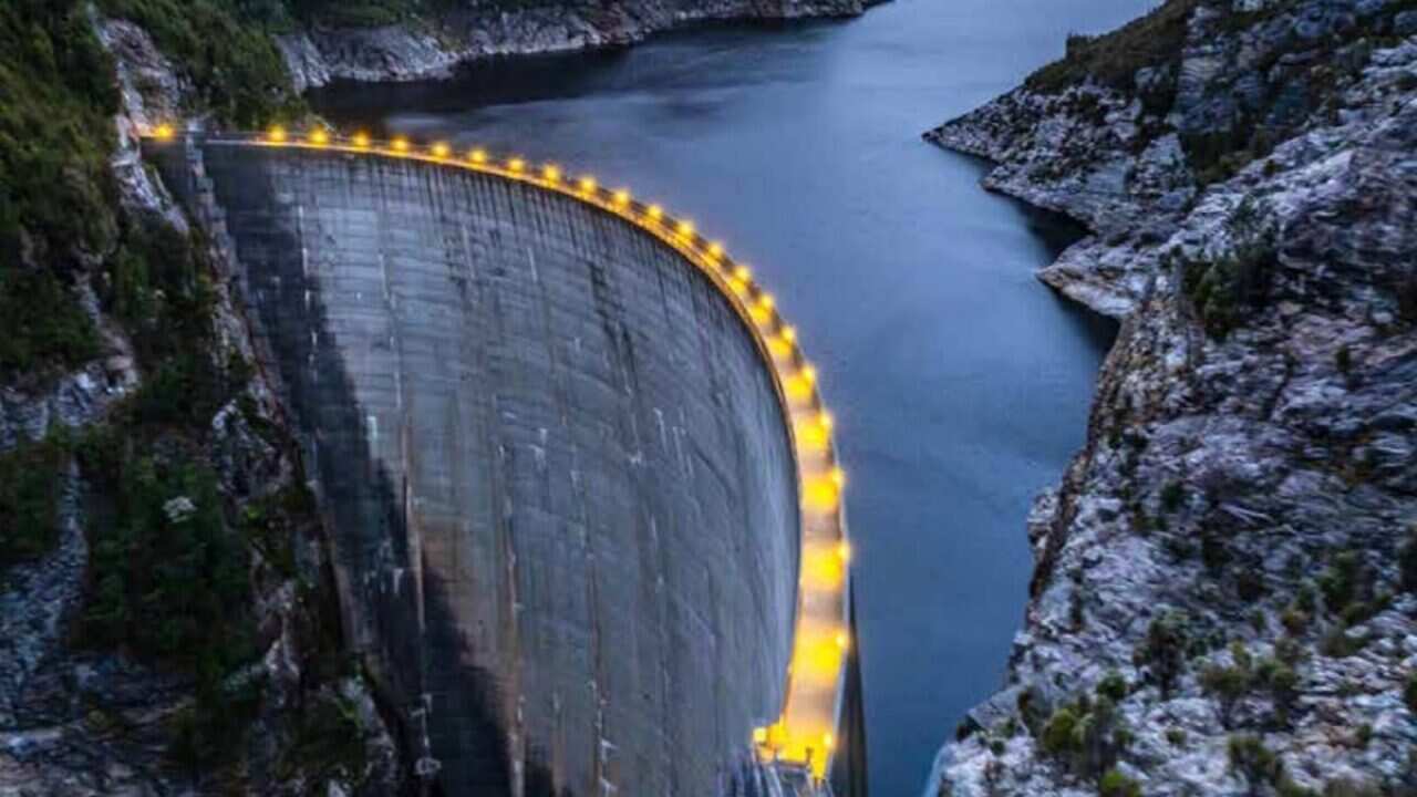 Undersea electricity cable