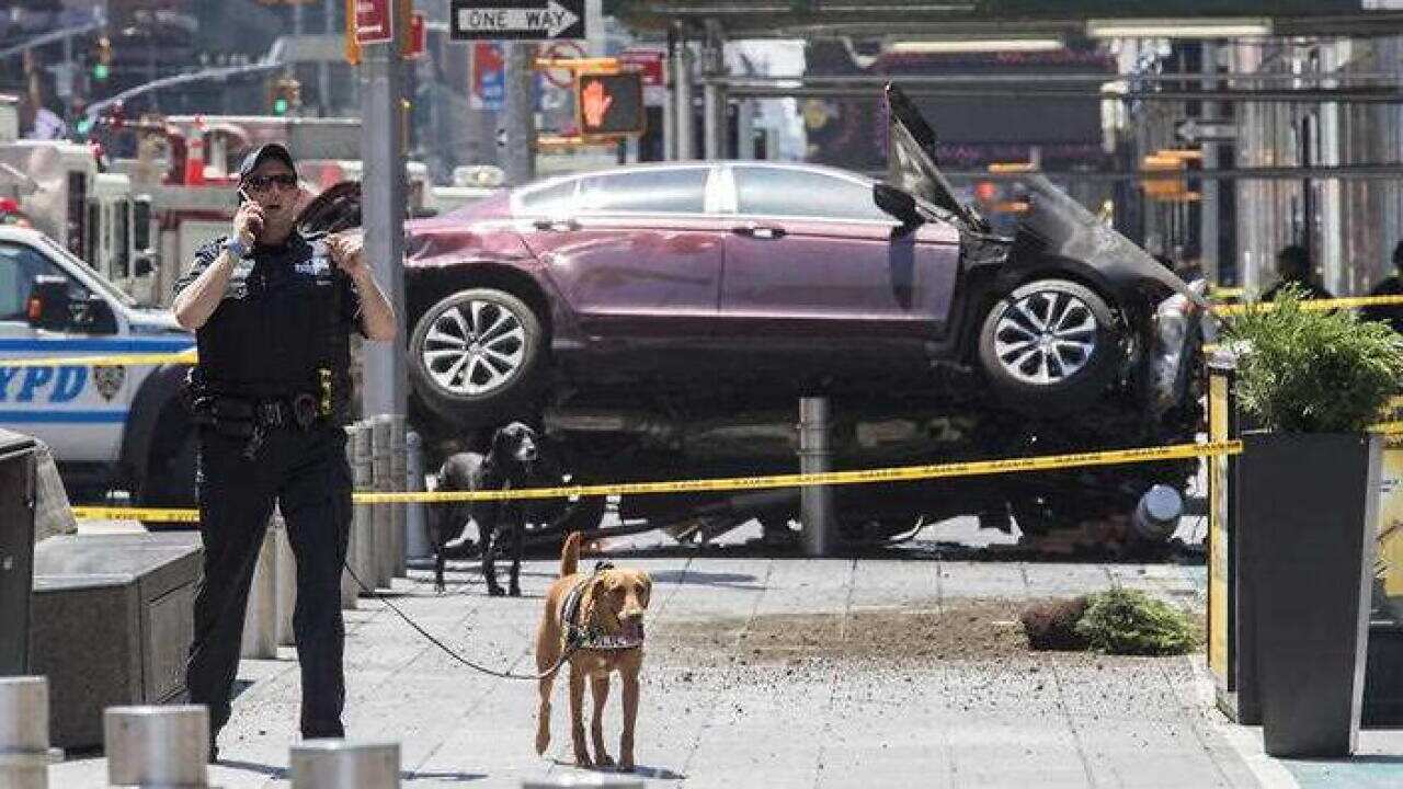 美国纽约时代广场驾车撞人的肇事现场