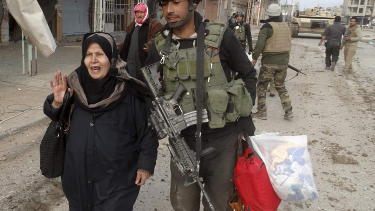 Iraqi security forces help trapped civilians in Ramadi