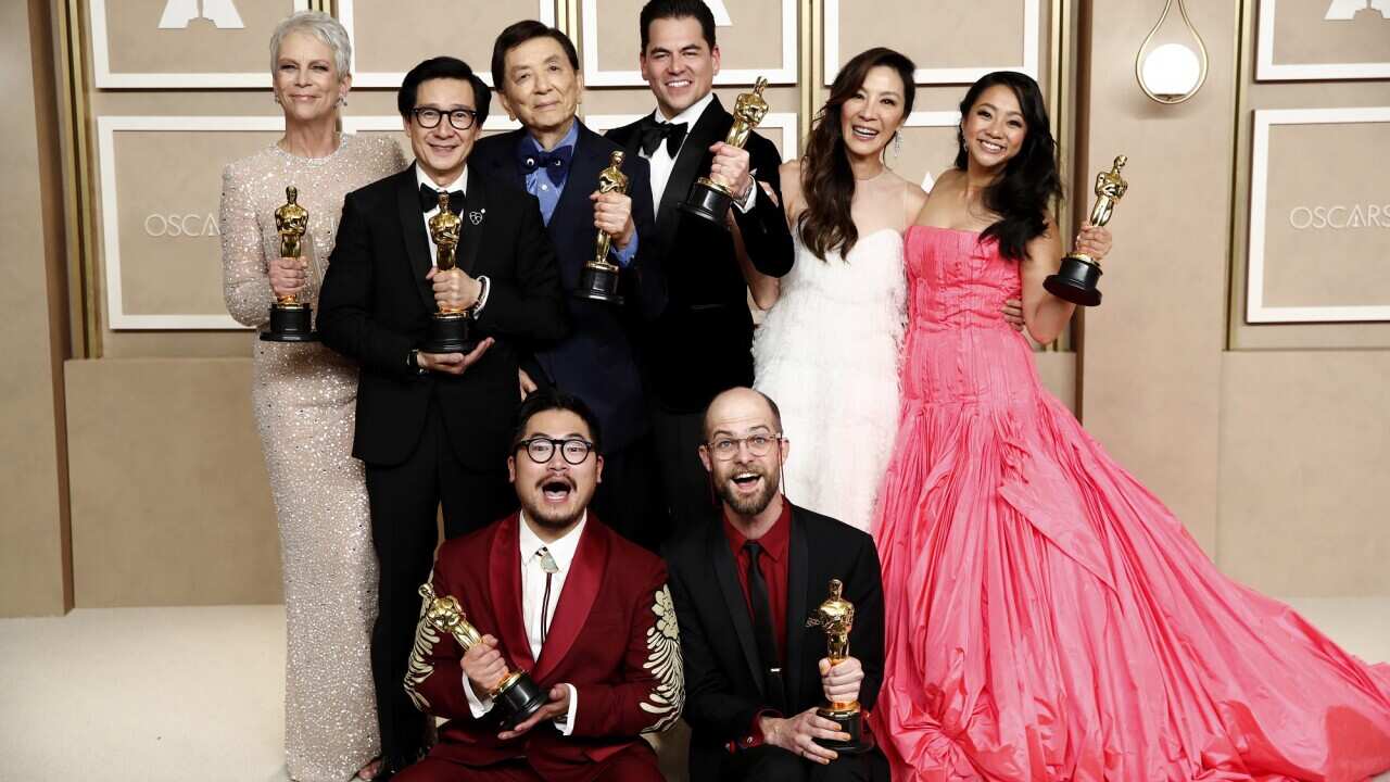 Il cast di Everything Everywhere All at Once.