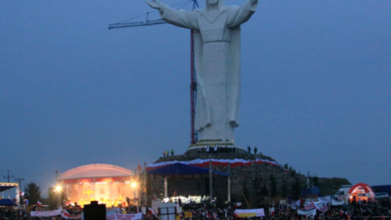 poland_jesus_statue_101122_B_epa_2011985834