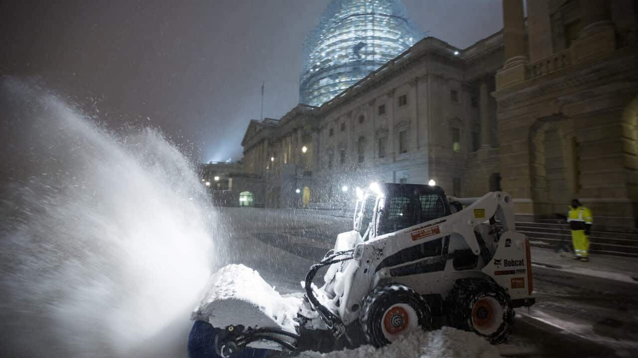 Workers clear snow from the East Front of the U.S. Capitol during a major blizzard in Washington, DC, USA, 22 January 2016. (EPA)