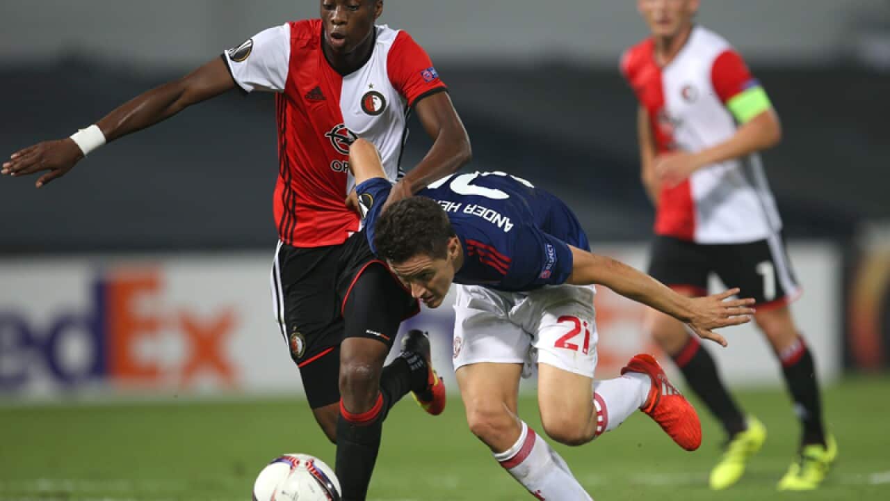 Feyenoord's Terence Kongolo (l) and Manchester United's Ander Herrera