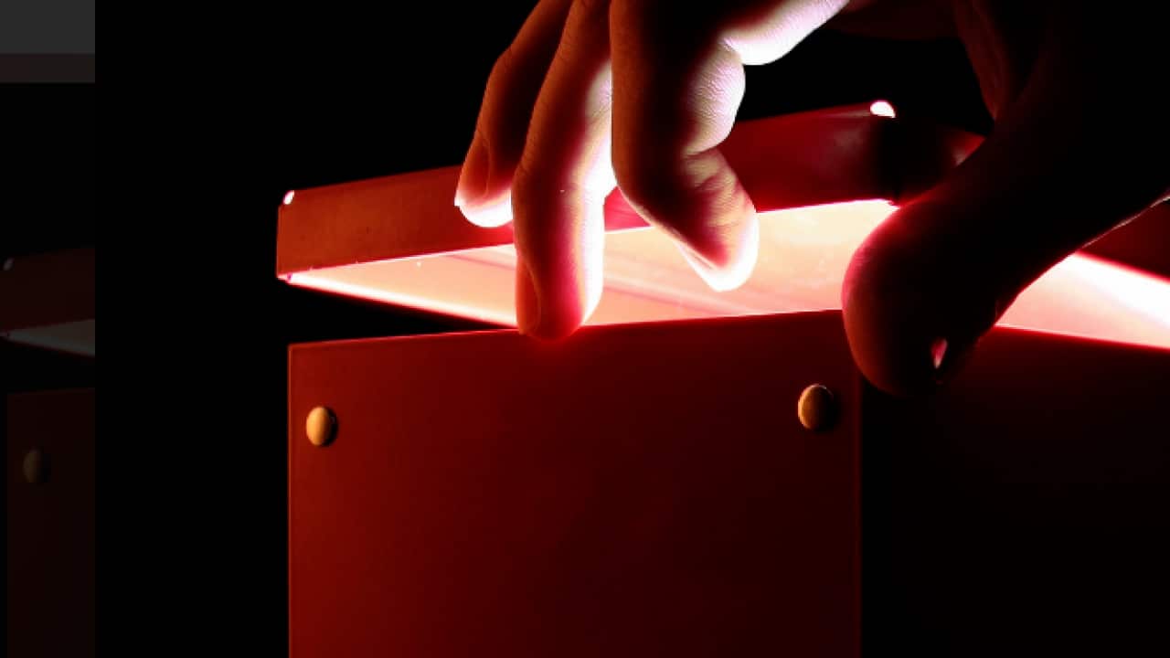 Ukuboko kw'umuntu gukora mw'isandugu.