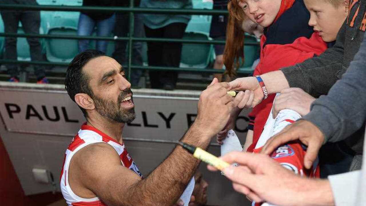 Sydney Swans player Adam Goodes signs autographs for supporters after returning to training with the team at the Sydney Cricket Ground (AAP)