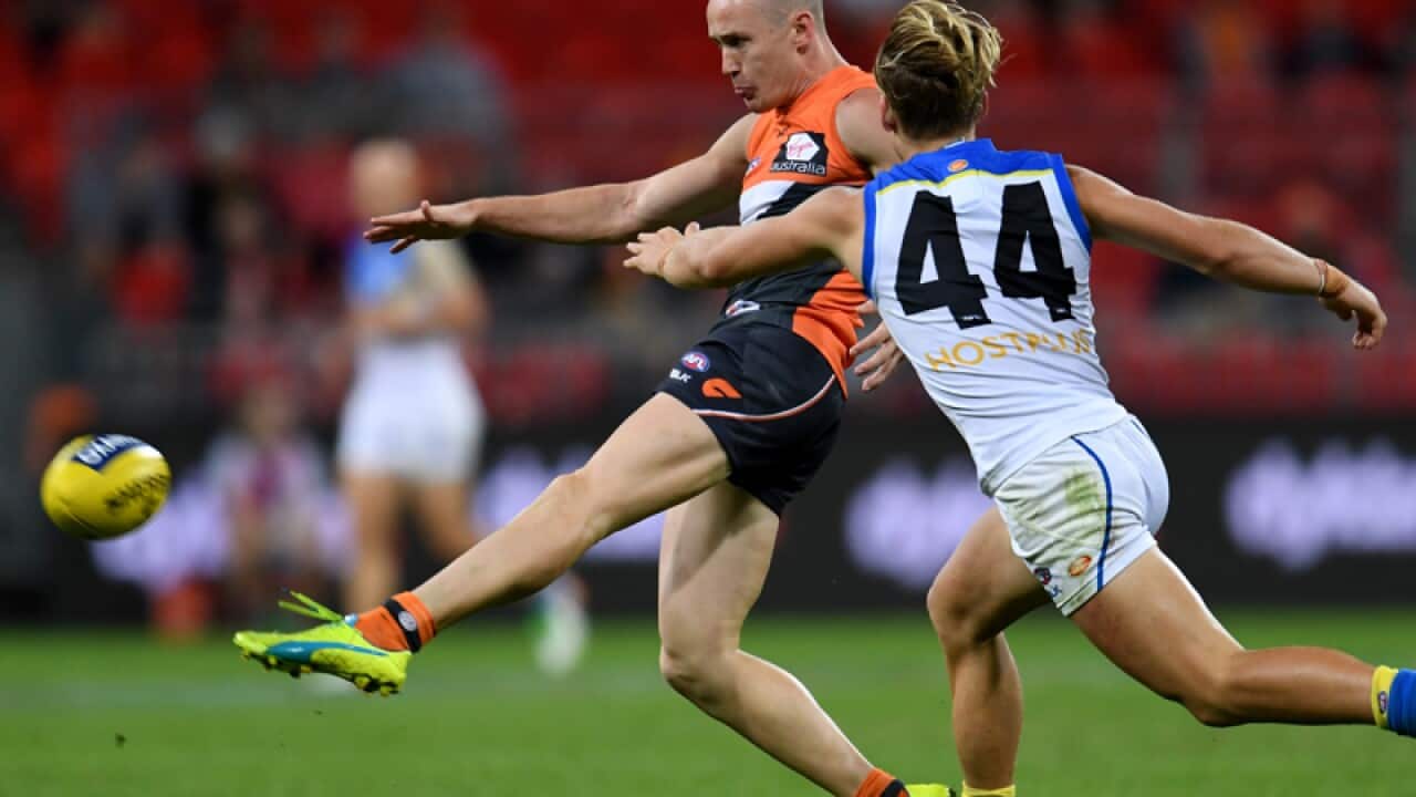 Tom Scully of the Giants kicks
