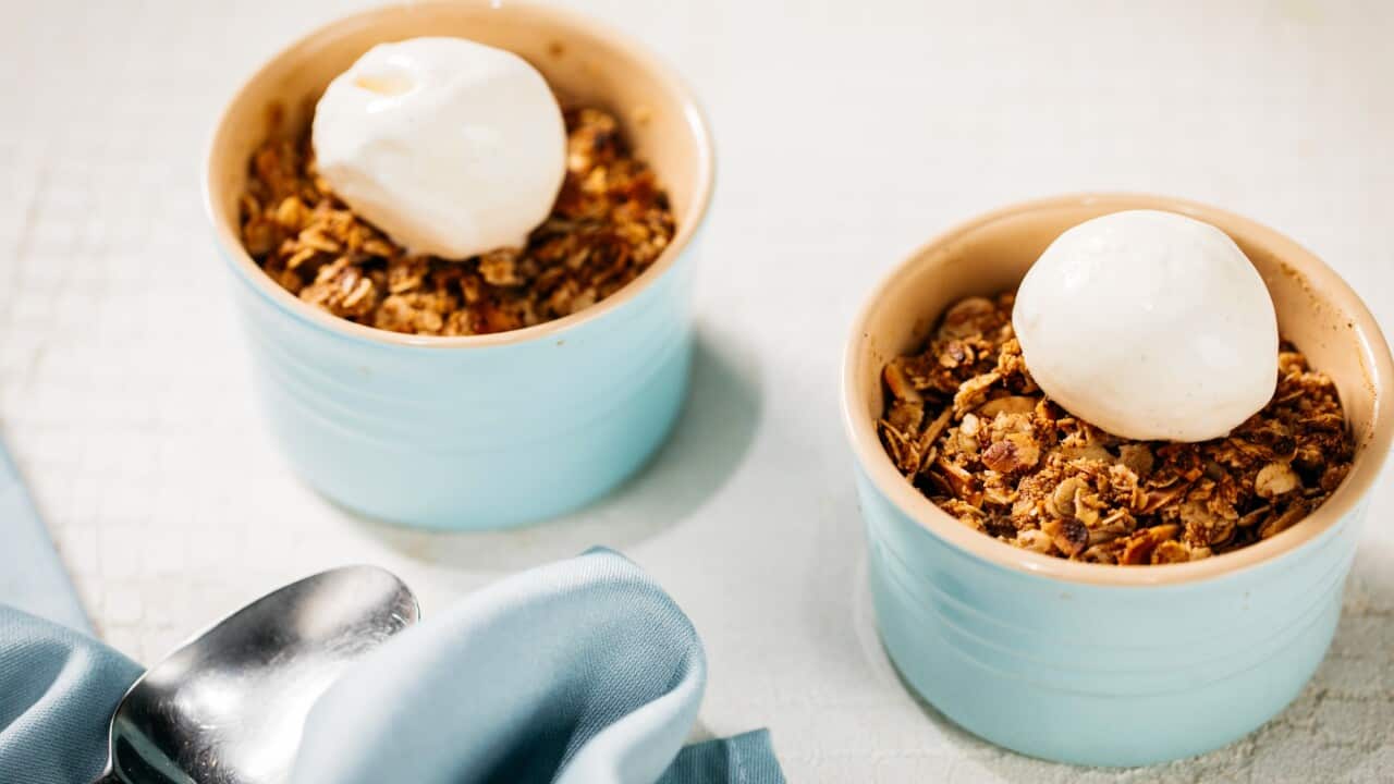 Quick apple crumbles