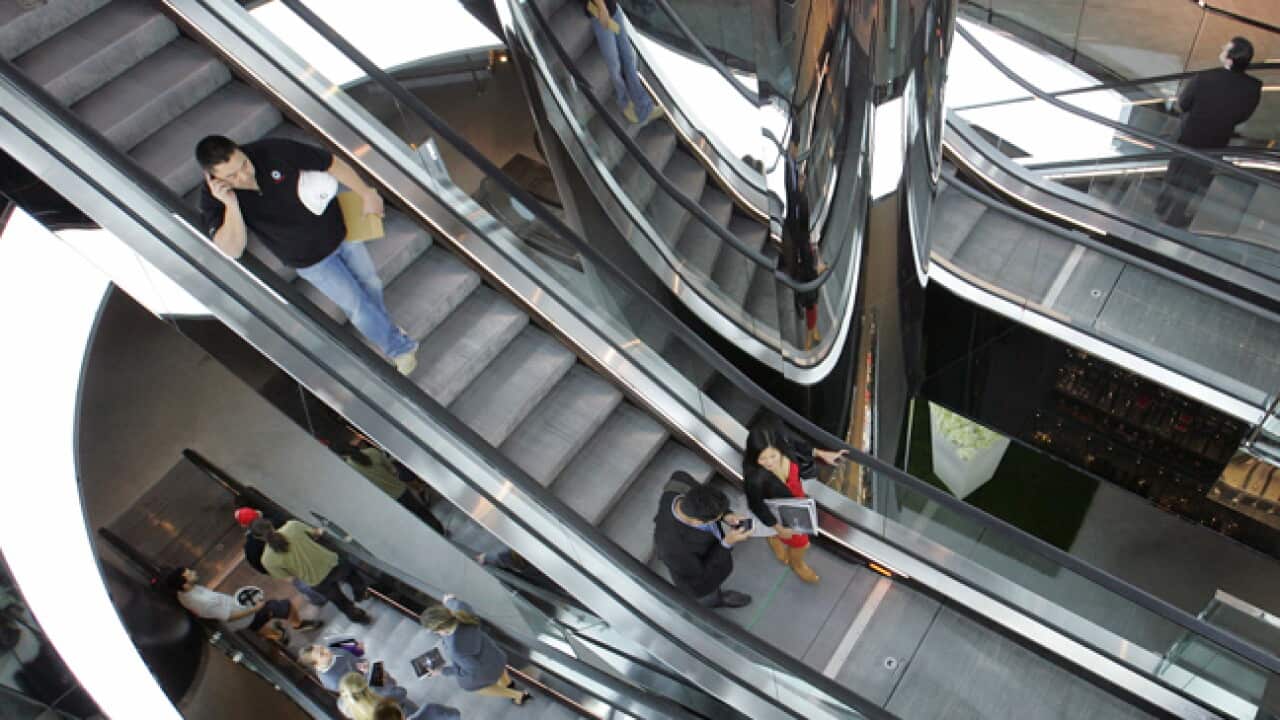 shopping_westfield_escalator_stairs_b_110913_ap_1078414900