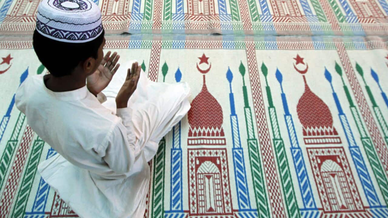 Nepal_boy_ramadan_110703_B_aap_1793257478