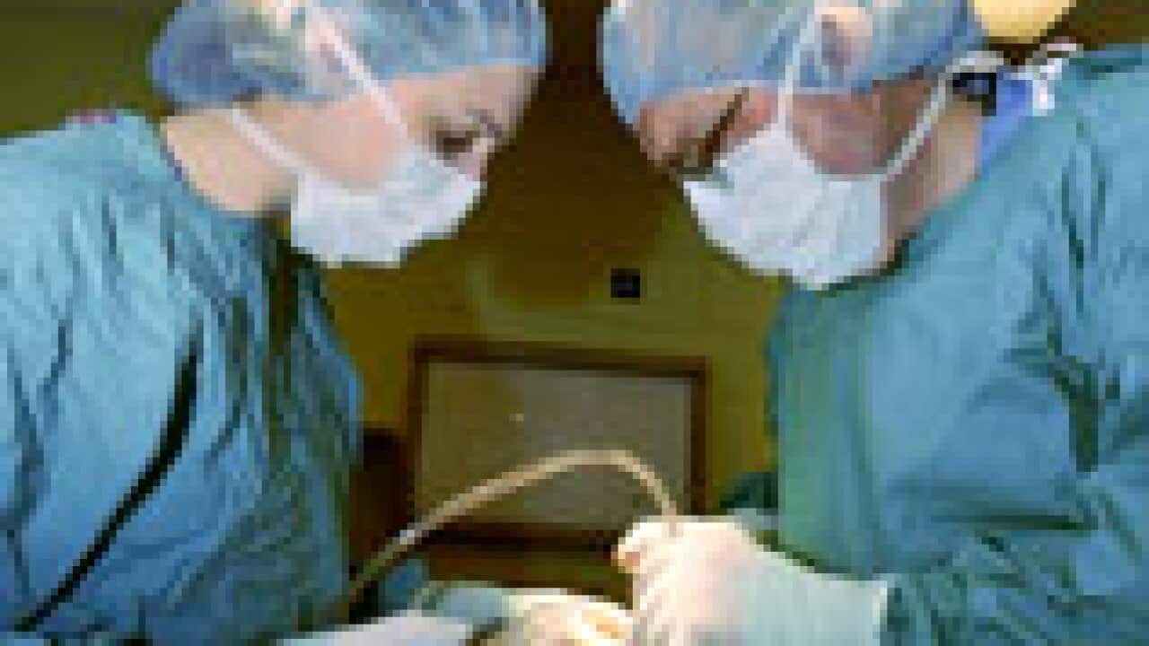surgery_doctors_2402_S_aap_940554542