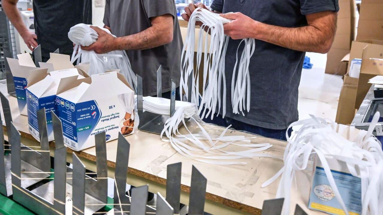 تصویر آرشیوی از یک کارخانه تولید ماسک در فرانسه