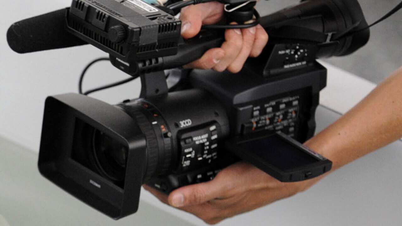 handheld_camera_120426_getty_b_289748264